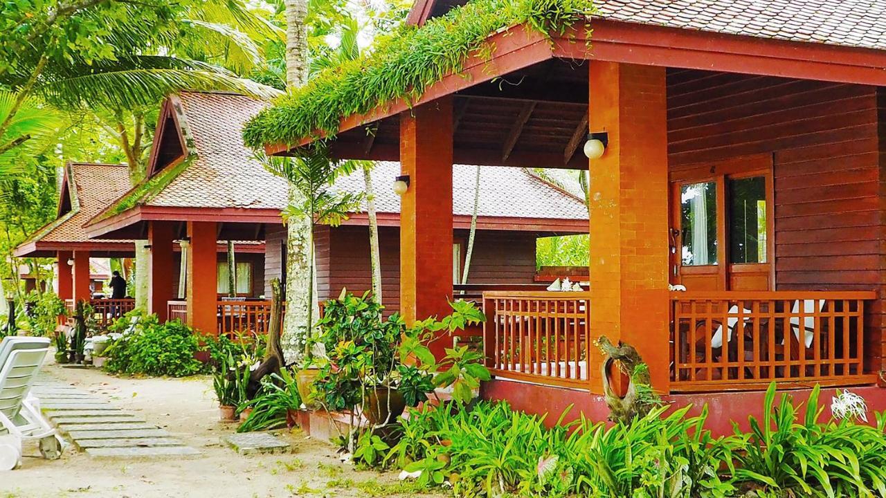 Baan Mai Beachfront Lone Island Phuket Exterior photo